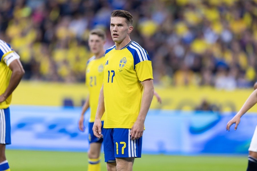 Viktor Gyökeres i Sveriges hemmatröja med nummer 17