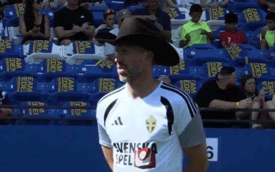 Graham Potter i cowboyhatt på Sveriges öppna träning i Dallas